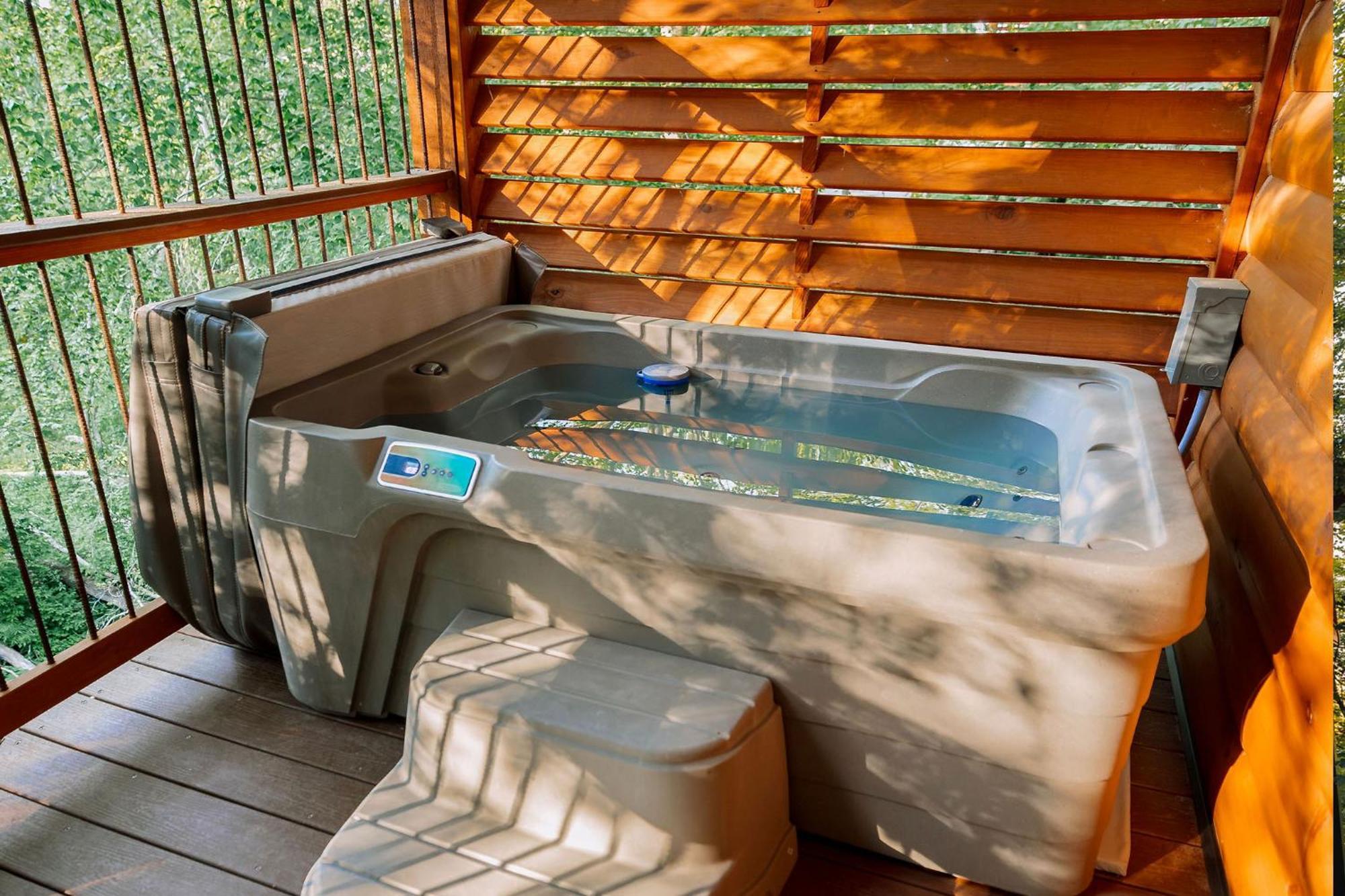 Cricket Hill Treehouse B By Amish Country Lodging Millersburg Luaran gambar